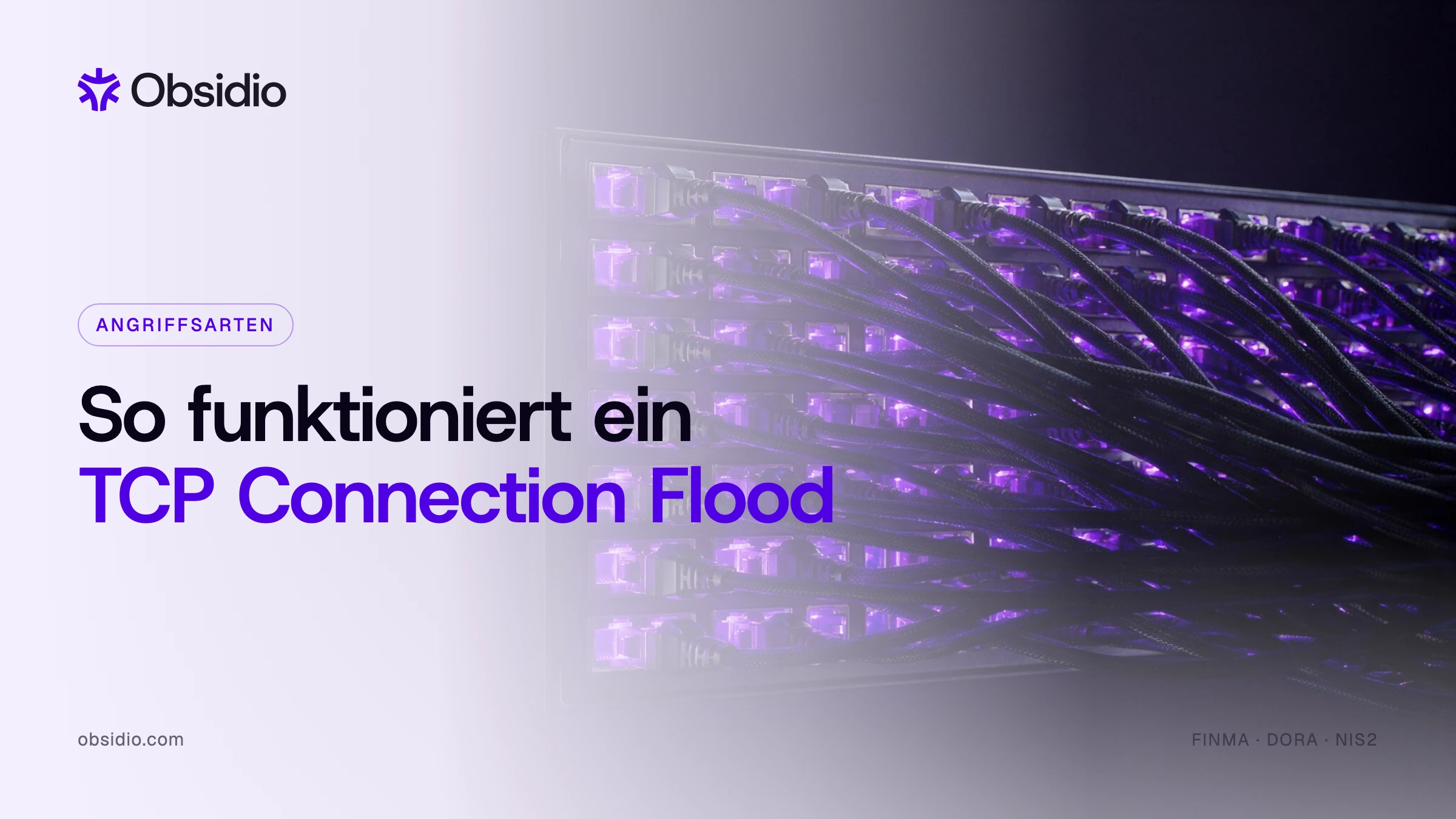 Patchpanel, auf dem jeder Port belegt und beleuchtet ist – eine vollständig erschöpfte Verbindungstabelle